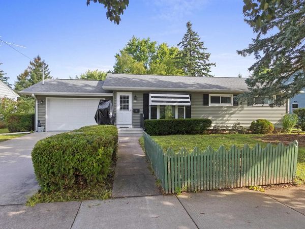 896 W 18TH AVENUE, Oshkosh, WI 54902