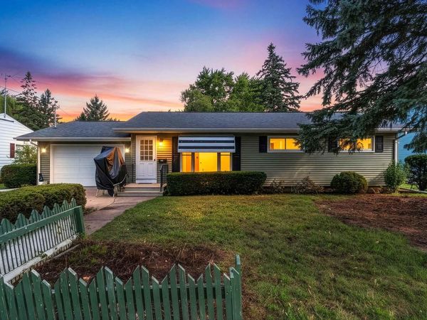 896 W 18TH AVENUE, Oshkosh, WI 54902