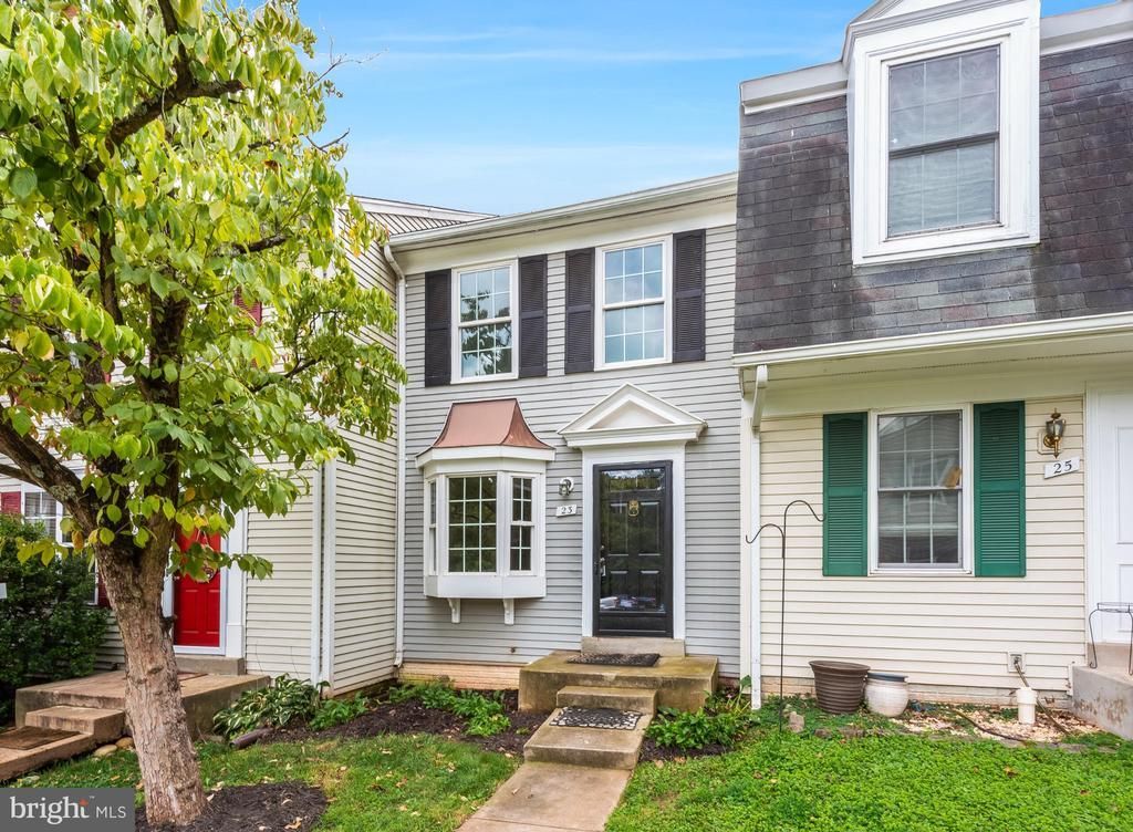 23 Asbury Way, Sterling, VA 20165 Main Photo