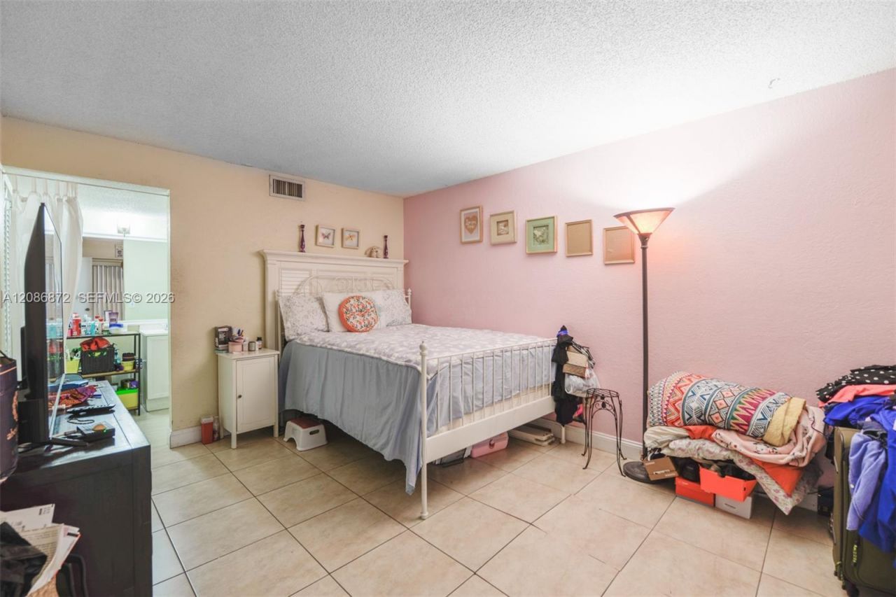 20005 NE 3rd Ct, Unit 3, Miami, FL 33179 Photo