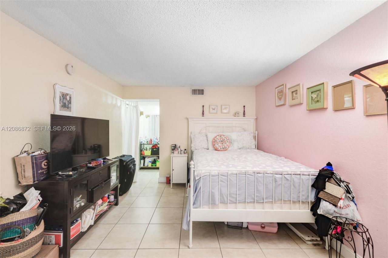 20005 NE 3rd Ct, Unit 3, Miami, FL 33179 Photo