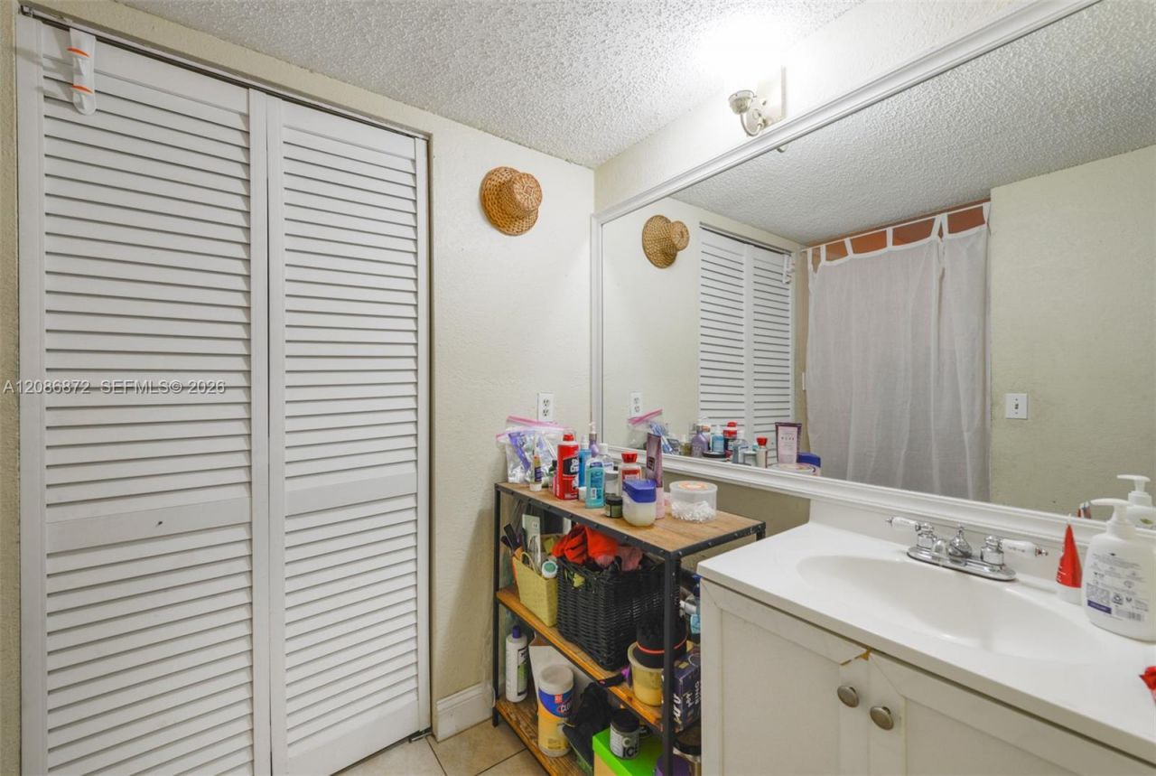 20005 NE 3rd Ct, Unit 3, Miami, FL 33179 Photo