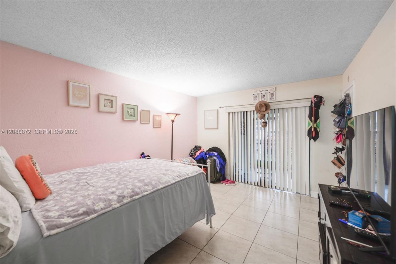 20005 NE 3rd Ct, Unit 3, Miami, FL 33179 Photo