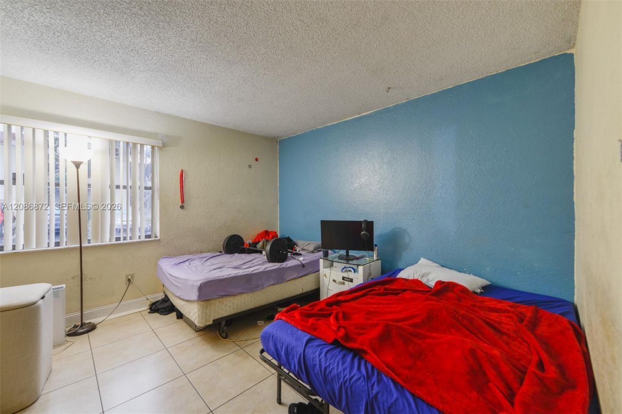 20005 NE 3rd Ct, Unit 3, Miami, FL 33179 Photo