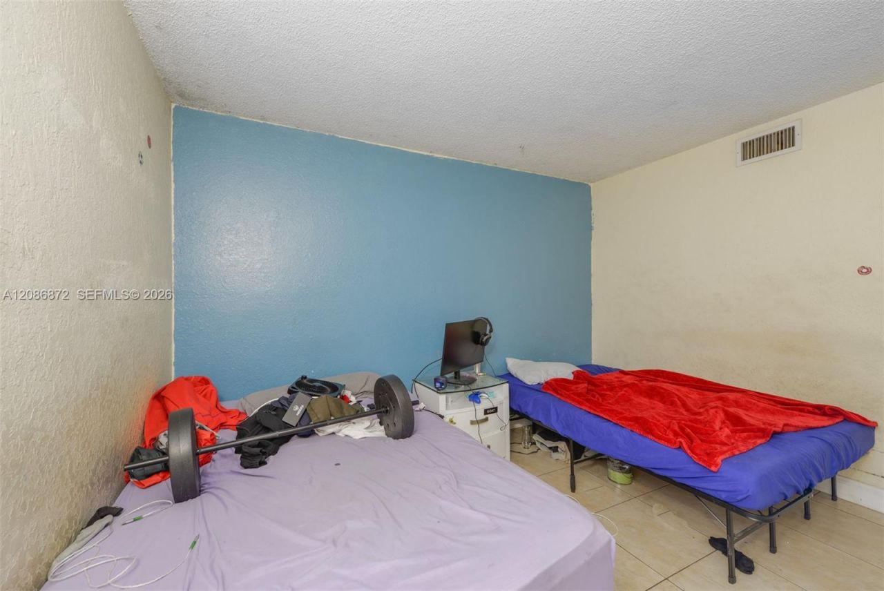 20005 NE 3rd Ct, Unit 3, Miami, FL 33179 Photo