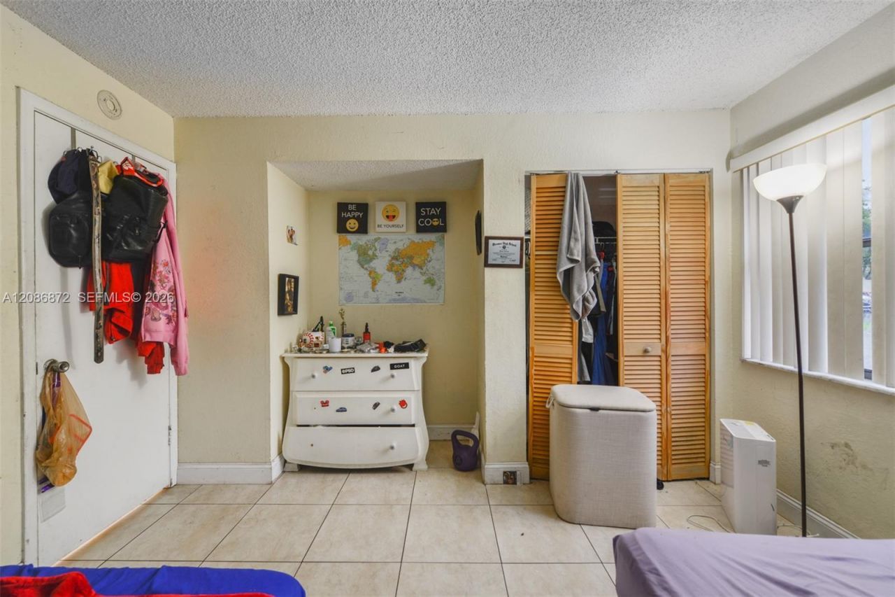 20005 NE 3rd Ct, Unit 3, Miami, FL 33179 Photo