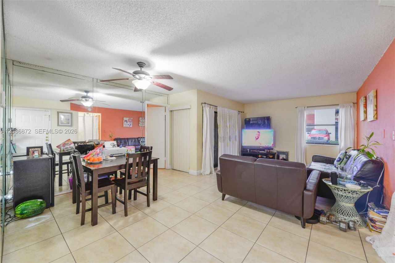 20005 NE 3rd Ct, Unit 3, Miami, FL 33179 Photo