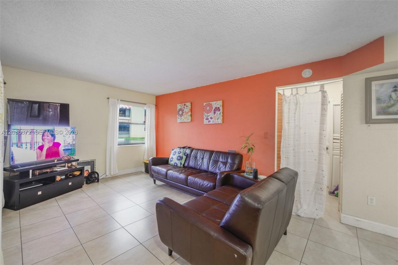 20005 NE 3rd Ct, Unit 3, Miami, FL 33179 Photo