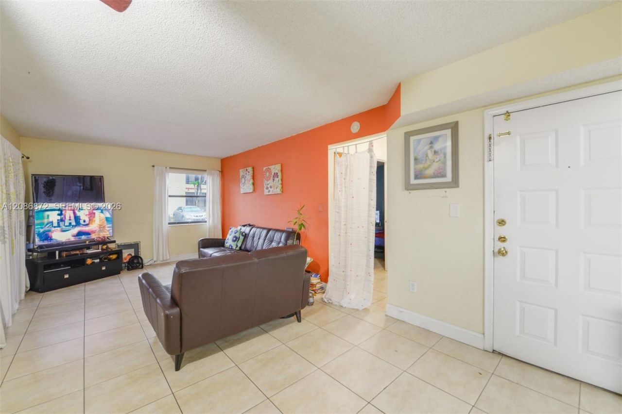 20005 NE 3rd Ct, Unit 3, Miami, FL 33179 Photo