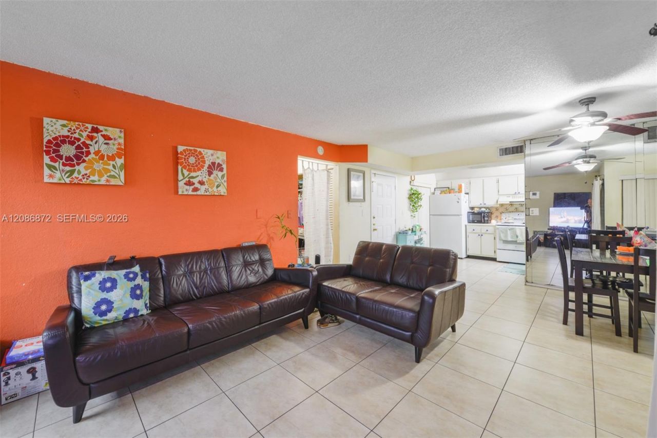 20005 NE 3rd Ct, Unit 3, Miami, FL 33179 Photo