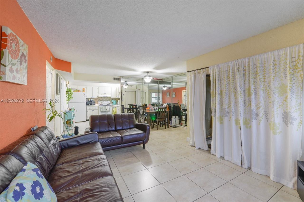 20005 NE 3rd Ct, Unit 3, Miami, FL 33179 Photo