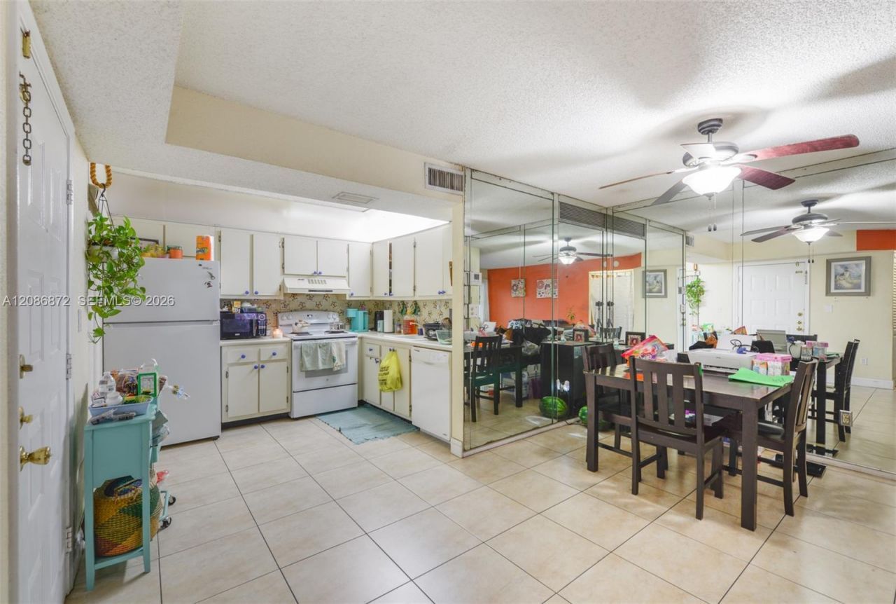 20005 NE 3rd Ct, Unit 3, Miami, FL 33179 Photo