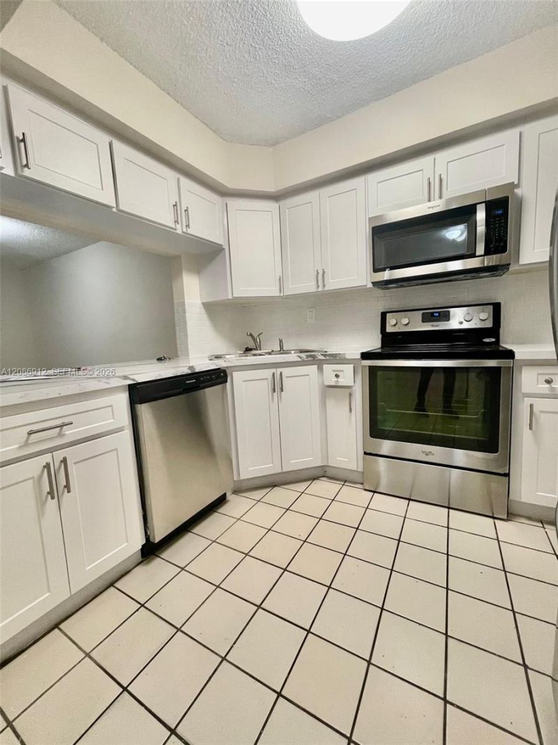 5825 W 25th Ct, Unit 311, Hialeah, FL 33016 Photo