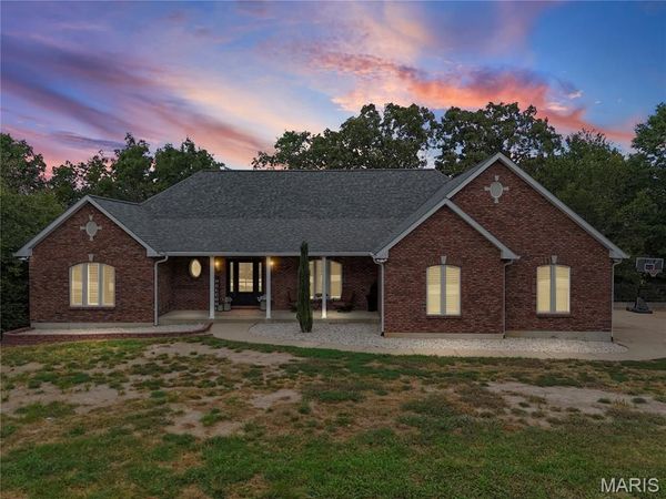 555 Kensington Place, Festus, MO 63028