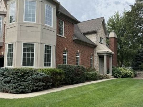 140 Roundtree Court , Bloomingdale, IL 60108