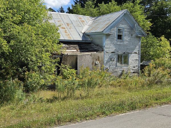 17 Hughes Road , Mapleton, ME 04757