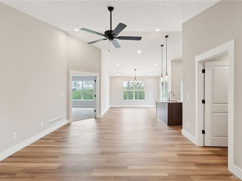 5019 Waterford Lane, Middletown, OH 45042 Photo 13
