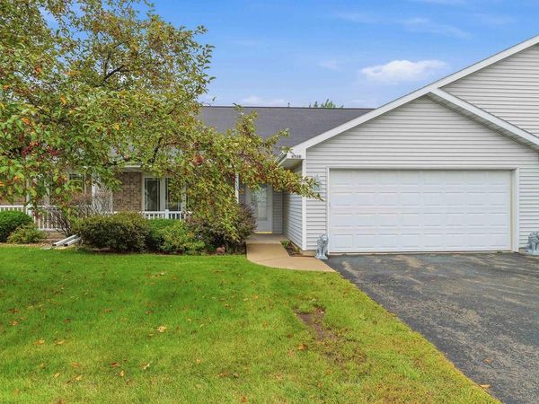 456 WYLDEWOOD DRIVE, Unit B, Oshkosh, WI 54904