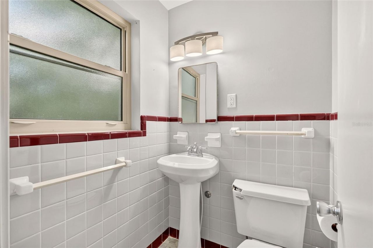 810 NW 19th Terrace, Gainesville, FL 32603 Photo