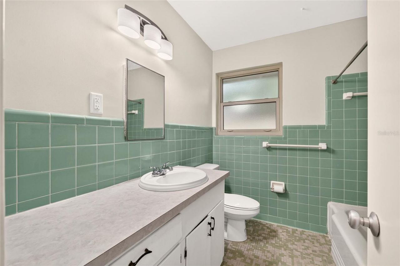 810 NW 19th Terrace, Gainesville, FL 32603 Photo