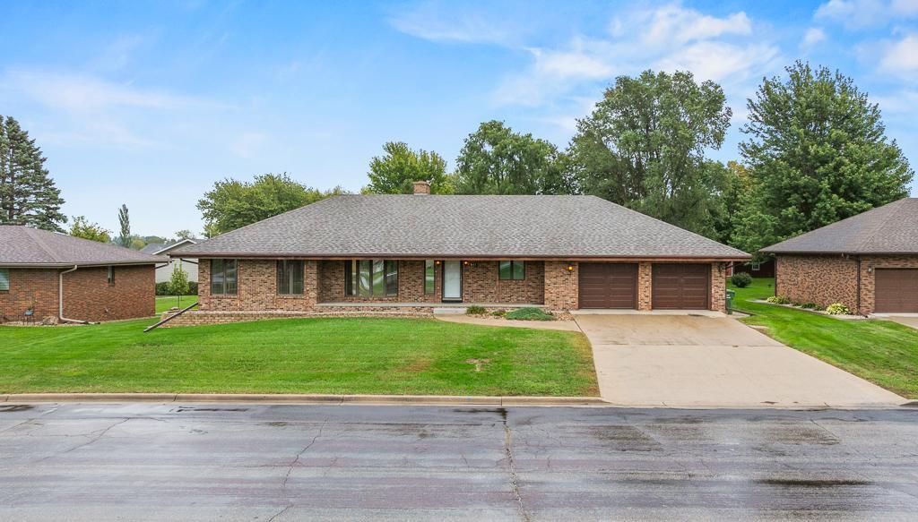 611 Dugdale Avenue, Worthington, MN 56187 Main Photo
