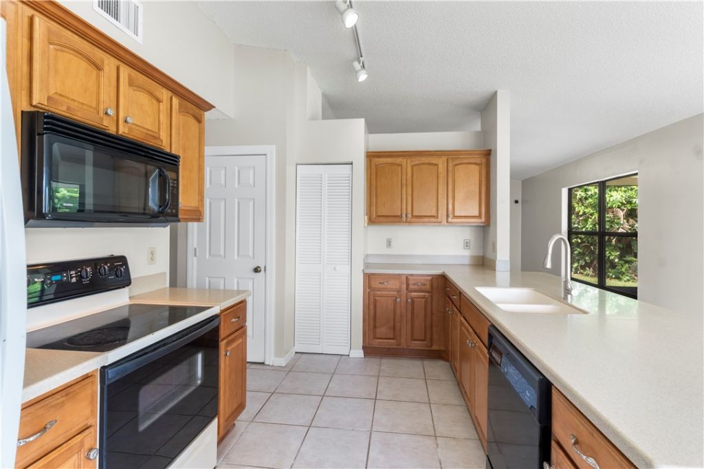 538 Alamanda Avenue, Sebastian, FL 32958 Photo