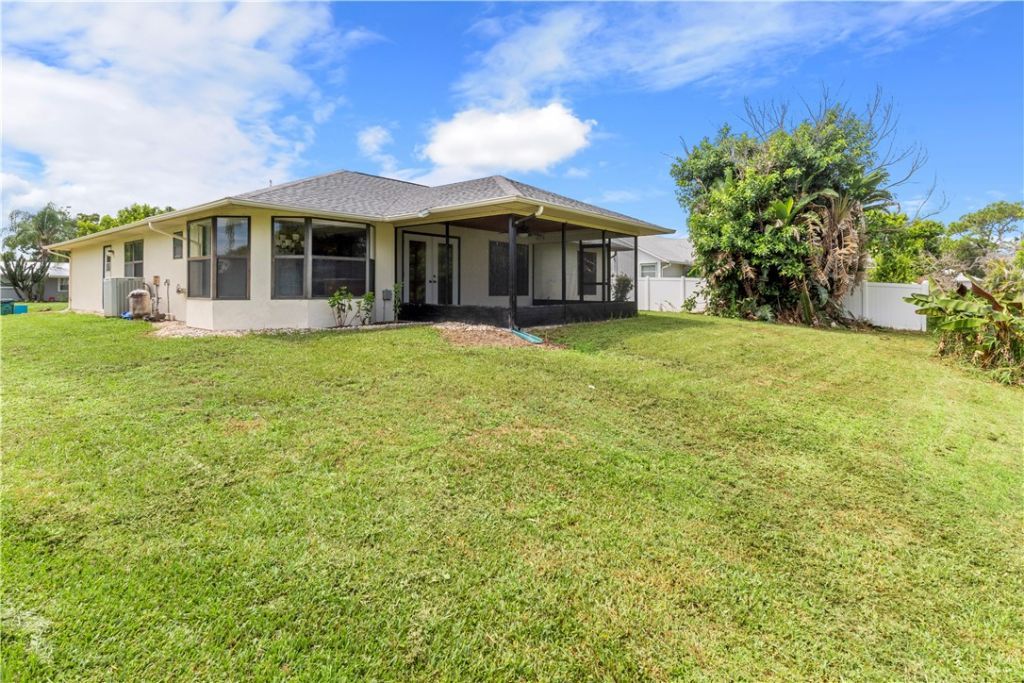538 Alamanda Avenue, Sebastian, FL 32958 Photo