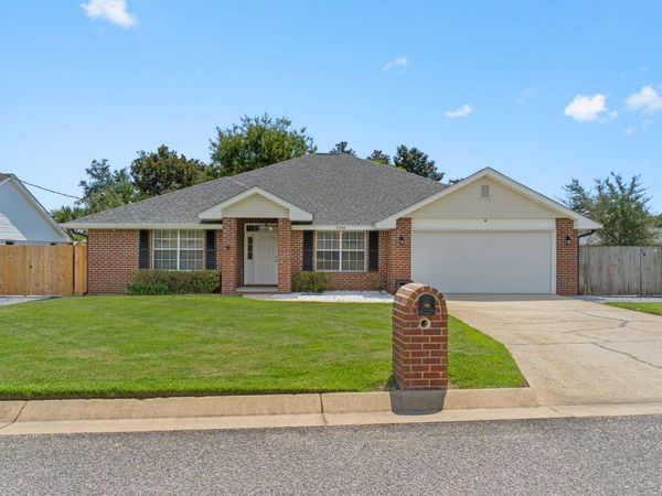 7595 Marthas Way, Navarre, FL 32566