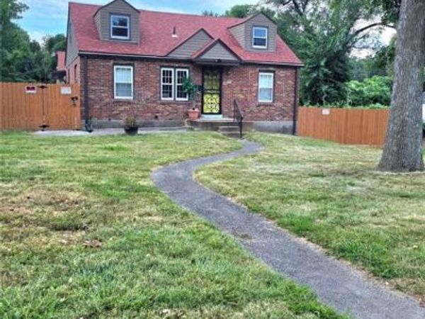 8000 Plymouth Court, Berkeley, MO 63134