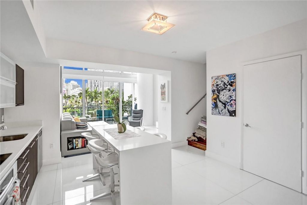 90 SW 3rd Street, Unit TH300B, Miami, FL 33130 Photo