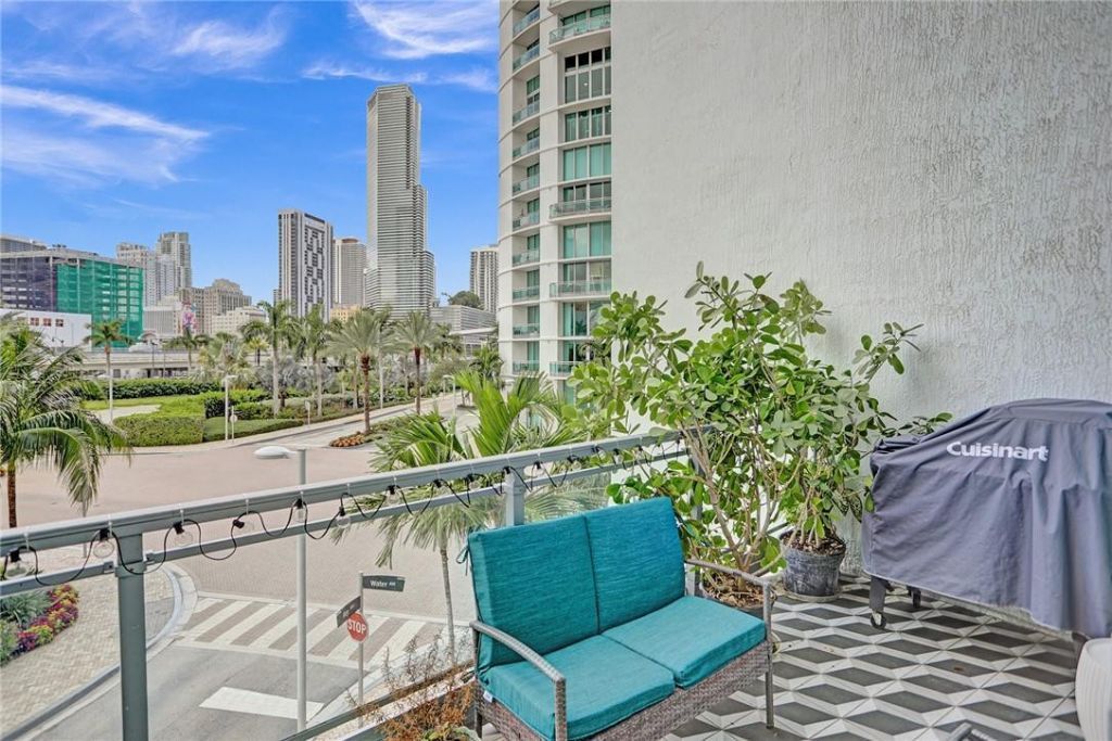 90 SW 3rd Street, Unit TH300B, Miami, FL 33130 Photo