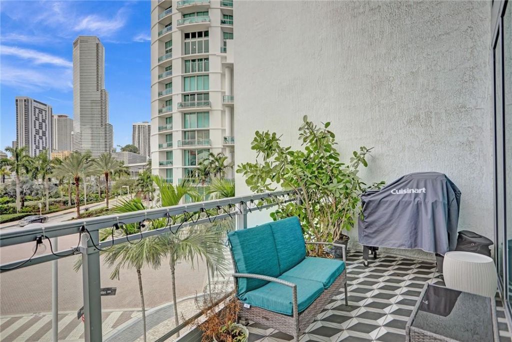 90 SW 3rd Street, Unit TH300B, Miami, FL 33130 Photo