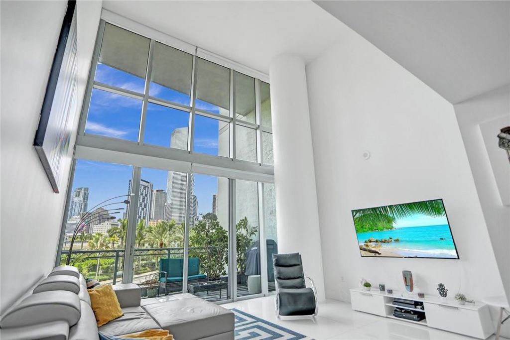 90 SW 3rd Street, Unit TH300B, Miami, FL 33130 Photo