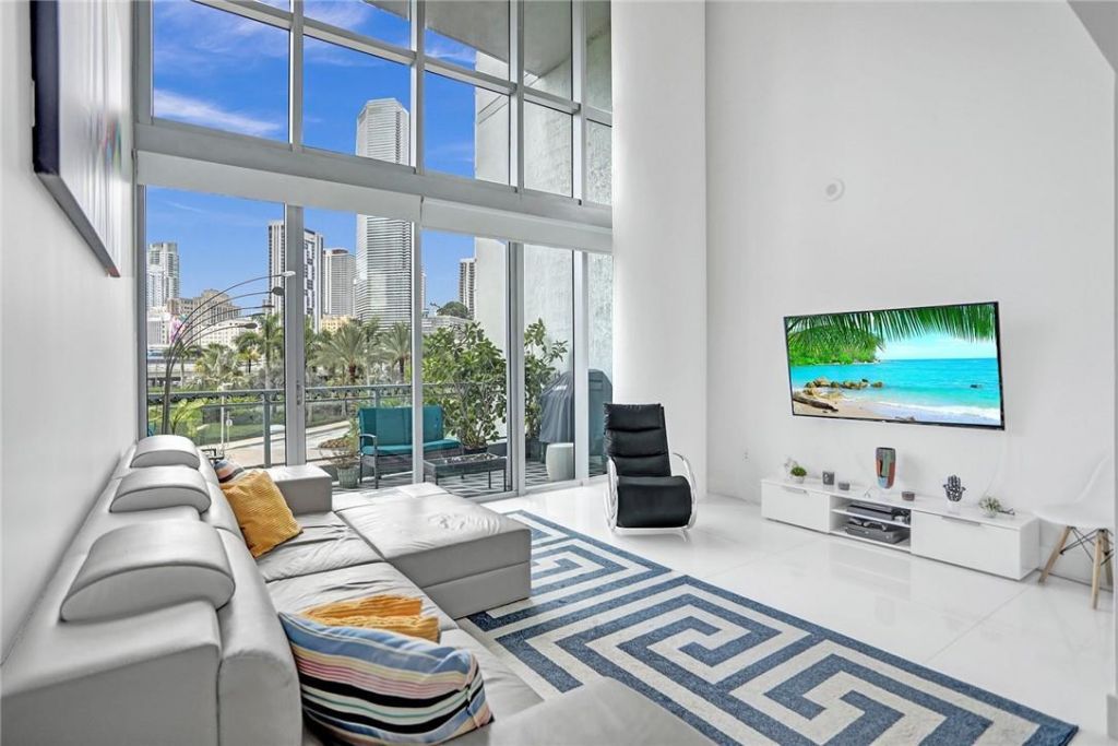 90 SW 3rd Street, Unit TH300B, Miami, FL 33130 Photo