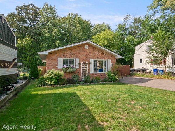 1200 Bangor Road, Waterford Township, Mi 48328