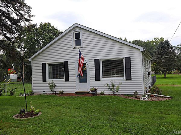 5018 E Grand River Road , Webberville Village, Mi 48892