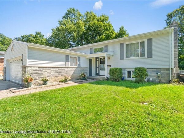 2711 W Mount Hope Avenue, Lansing, MI 48911