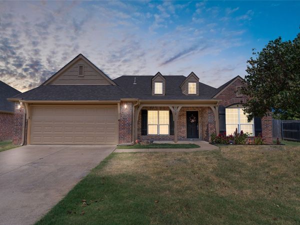 9020 N 157th East Avenue , Owasso, OK 74055