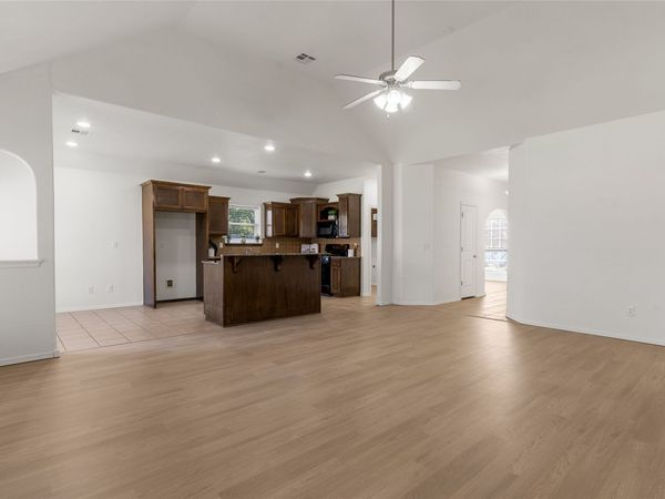 9020 N 157th East Avenue , Owasso, OK 74055