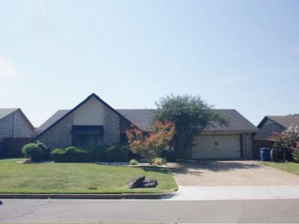6124 E 60th Street , Tulsa, OK 74135