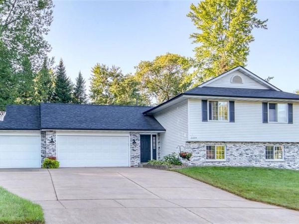 3309 S Pointe Court, Eau Claire, WI 54701