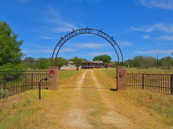 8073 County Road 401, Floresville, TX 78114