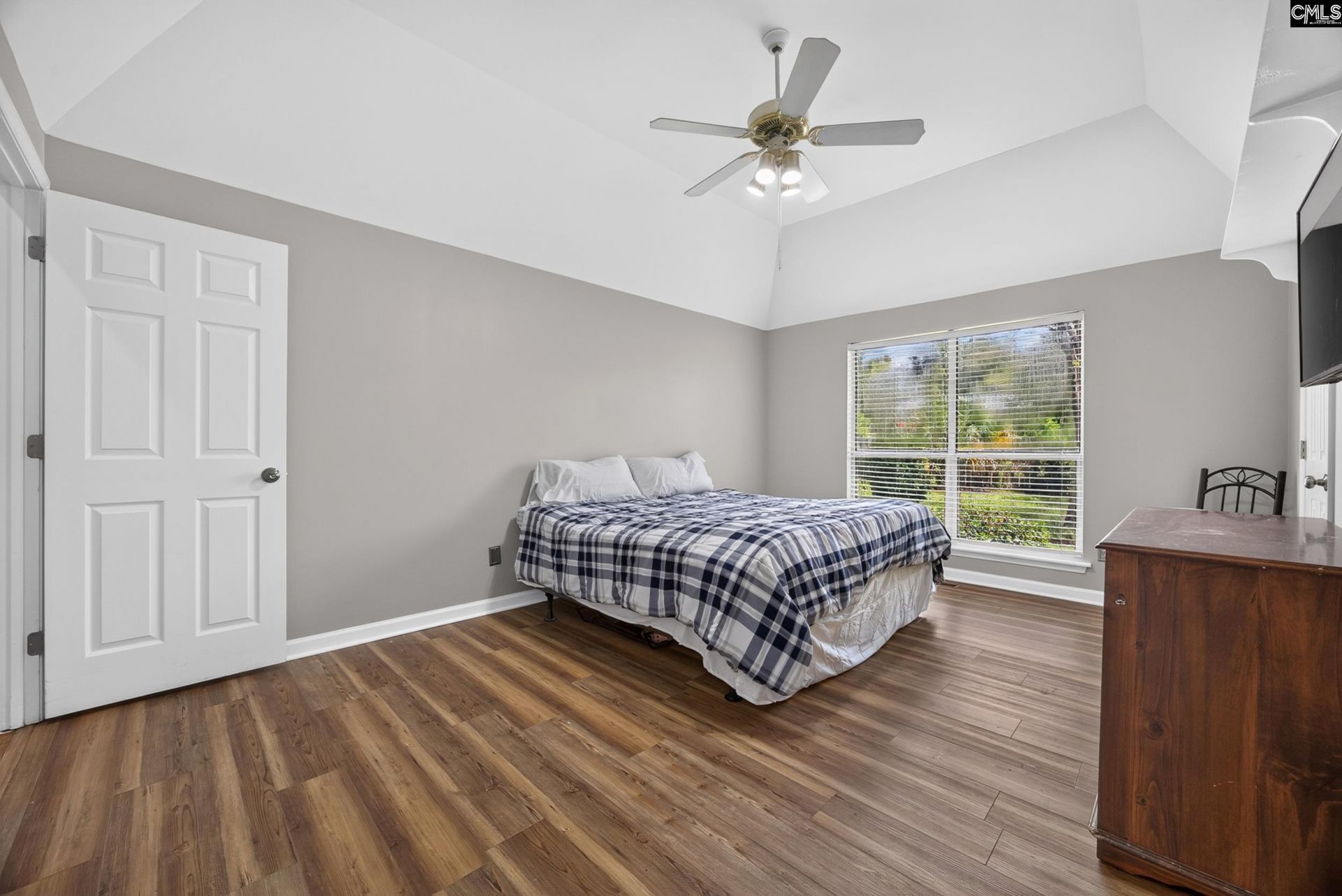 113 Grimsby Lane Photo 11