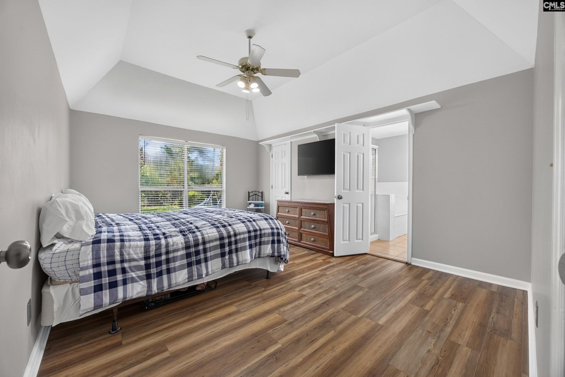 113 Grimsby Lane Photo 12