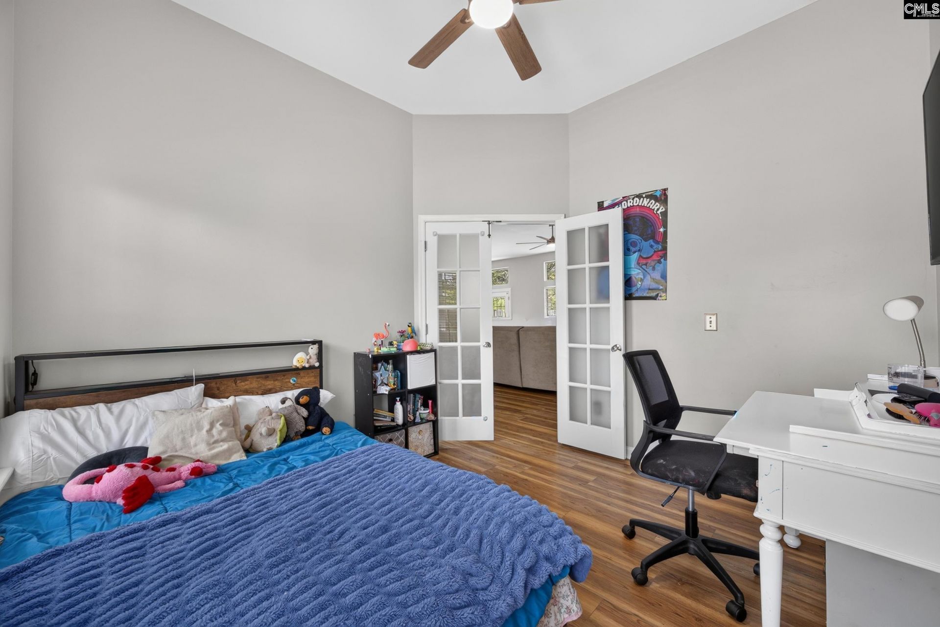 113 Grimsby Lane Photo 19