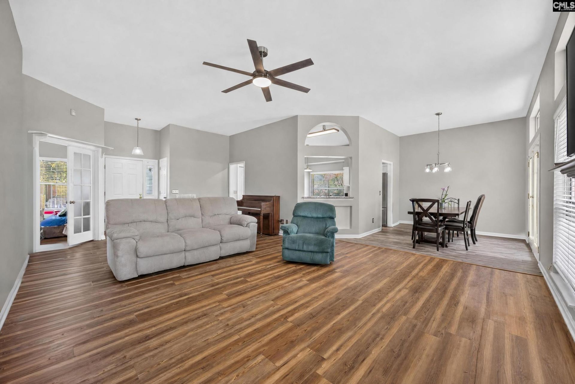 113 Grimsby Lane Photo 4
