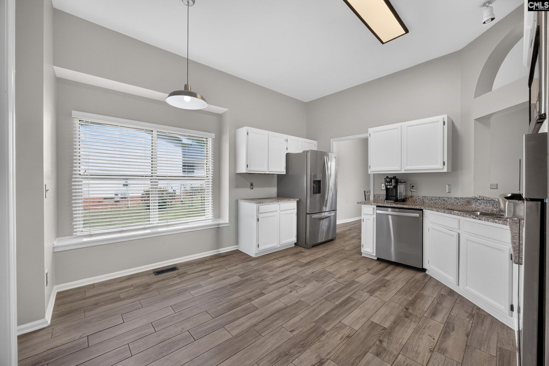 113 Grimsby Lane Photo 6