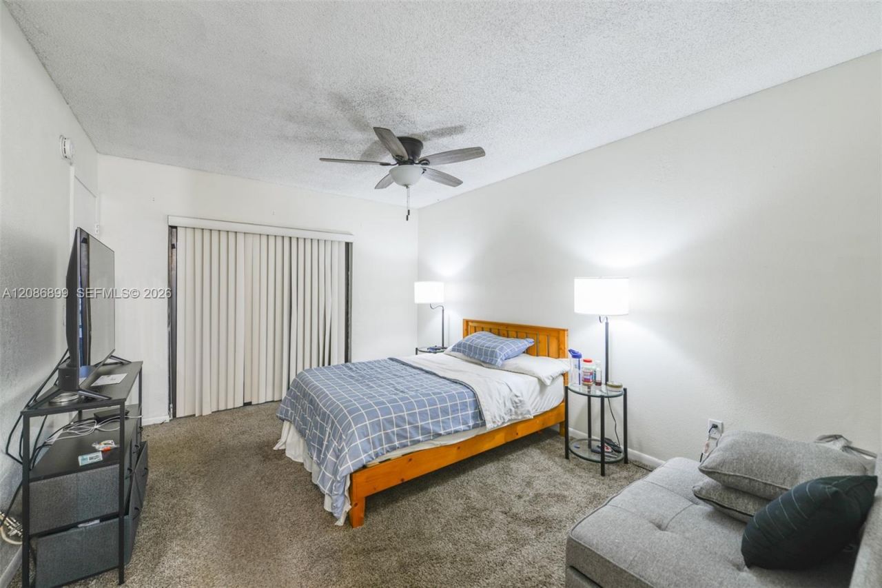 20220 NE 3rd Ct, Unit 2, Miami, FL 33179 Photo