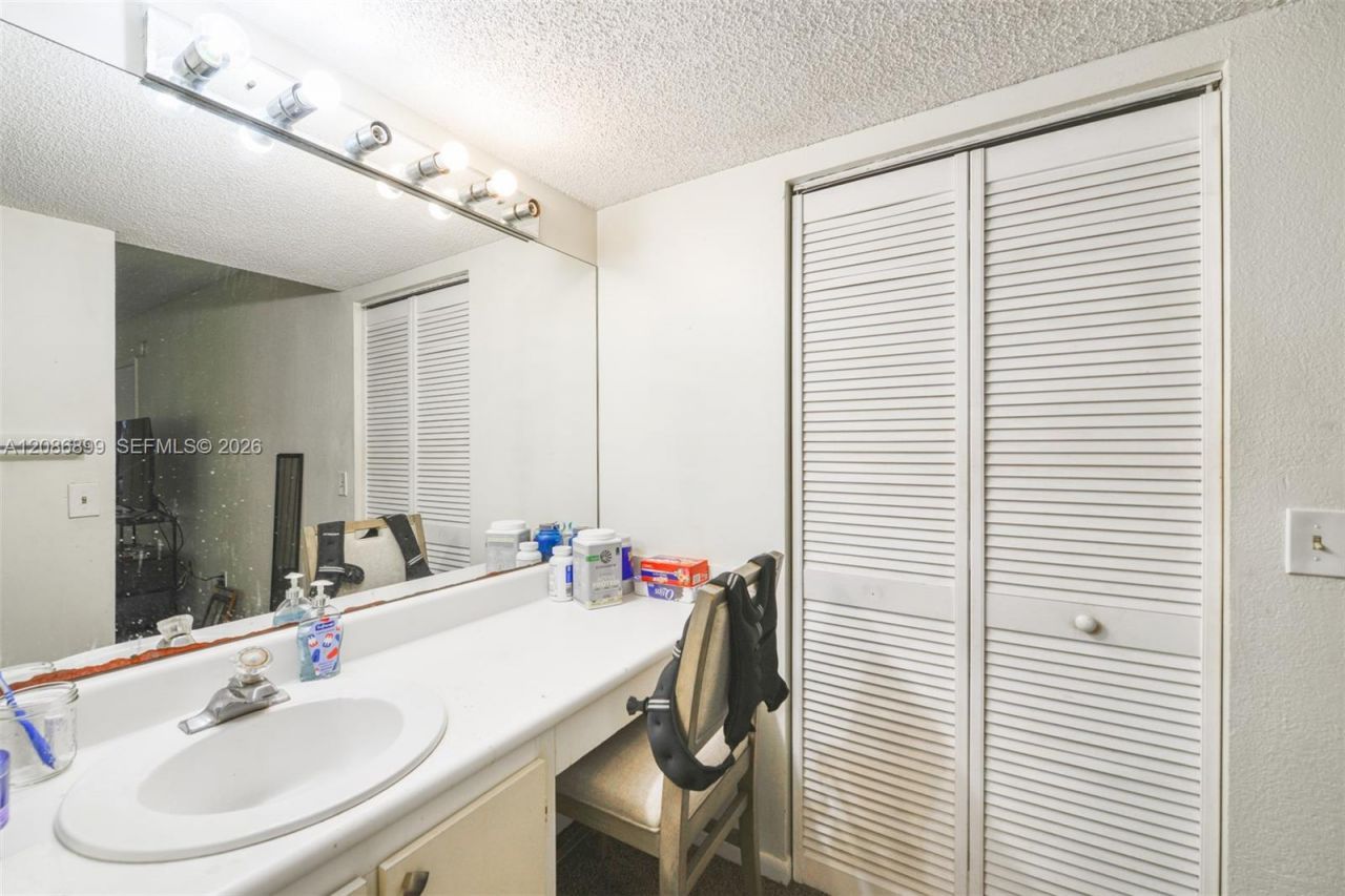 20220 NE 3rd Ct, Unit 2, Miami, FL 33179 Photo