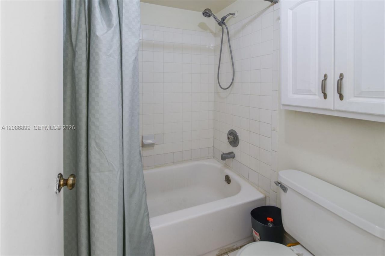 20220 NE 3rd Ct, Unit 2, Miami, FL 33179 Photo